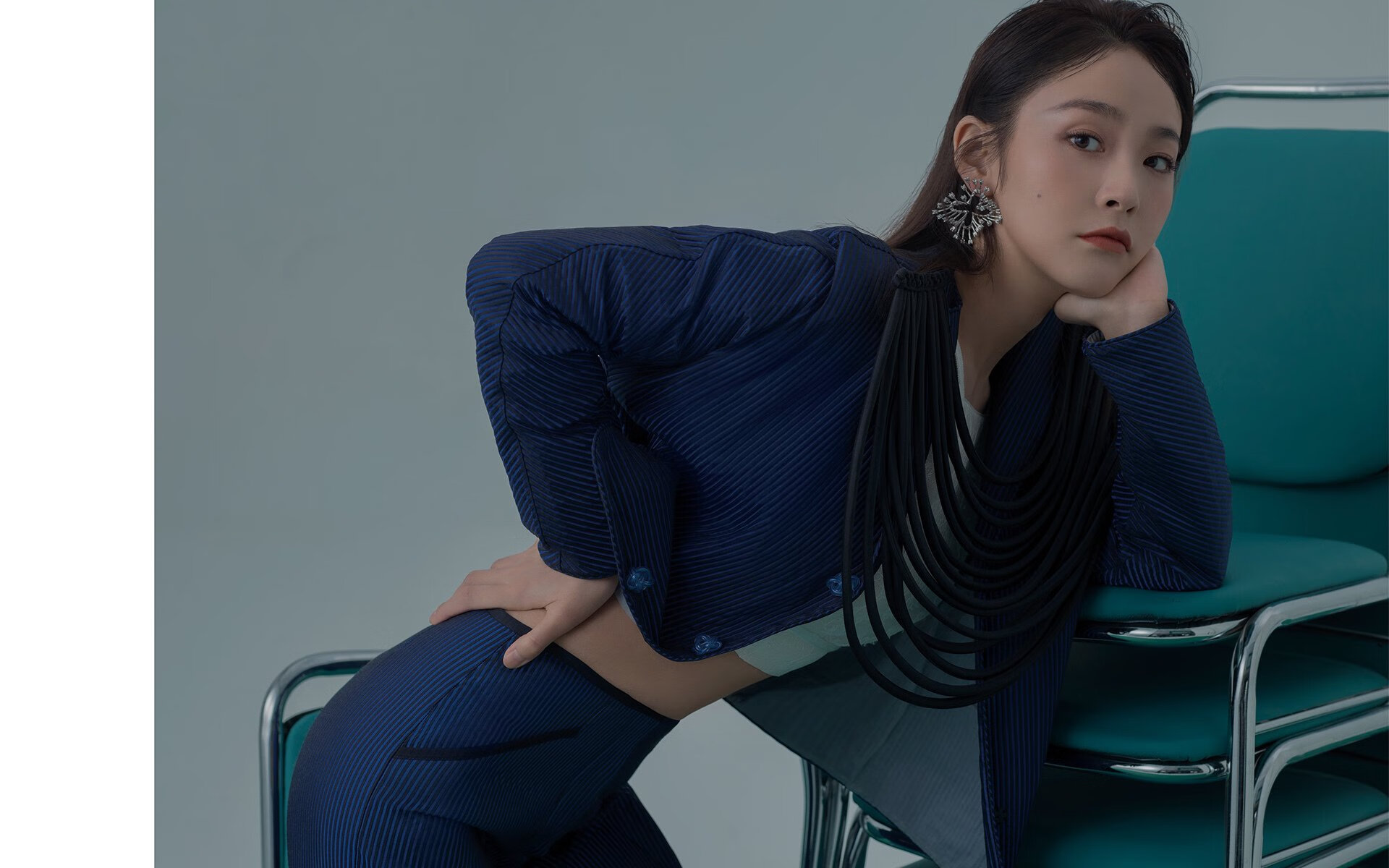 开云体育APP下载-城市夜空灯光飞盘，光影中的极速瞬间，夜空灯光图