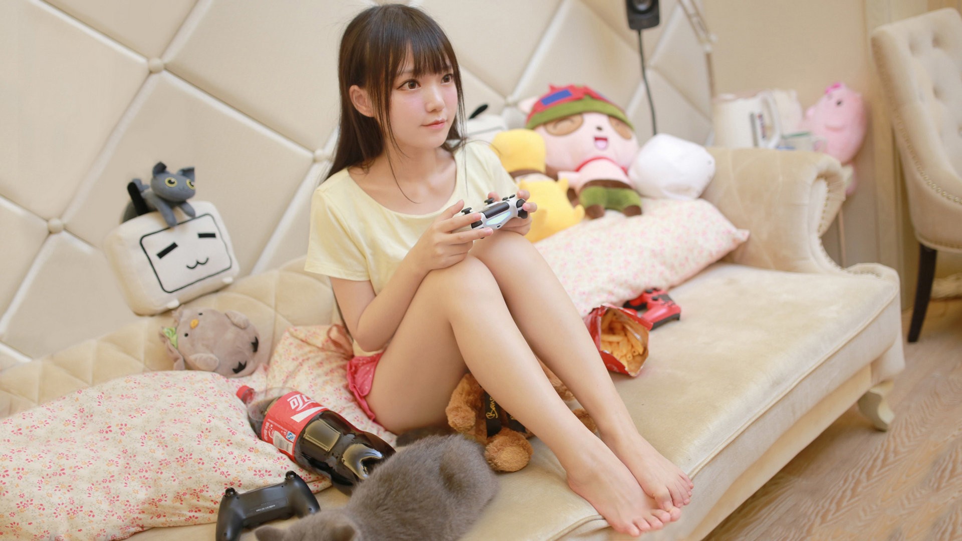 南安普顿主场氛围热烈，球迷支持不减，南安普顿主客场球衣